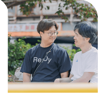 スタッフと利用者さんの会話中の写真